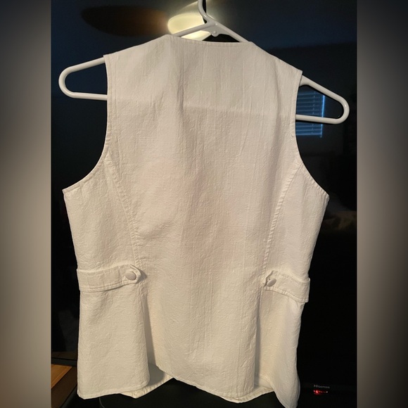 White Button-Up Vest - Picture 2 of 3